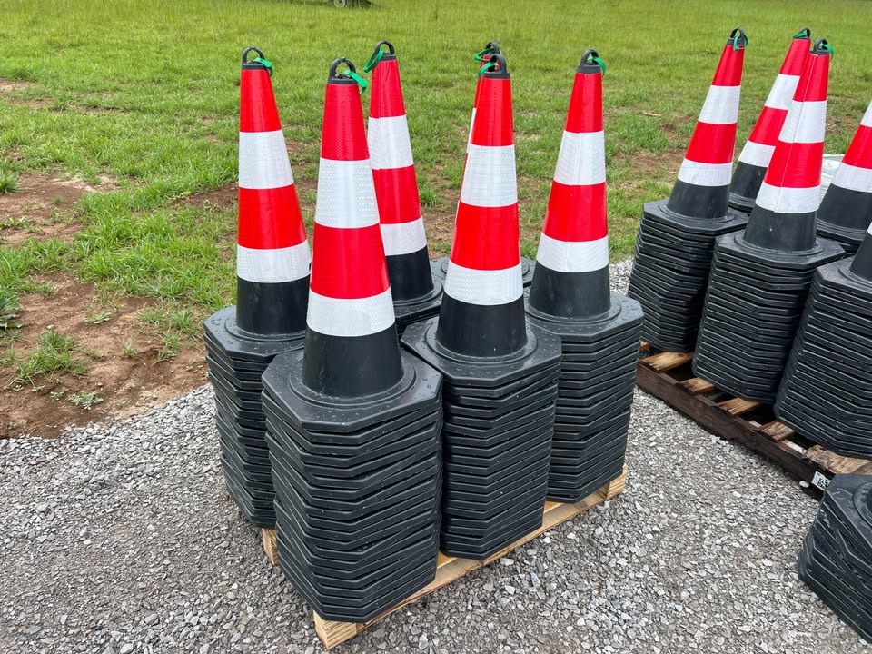 200x New 28'' Traffic Cones